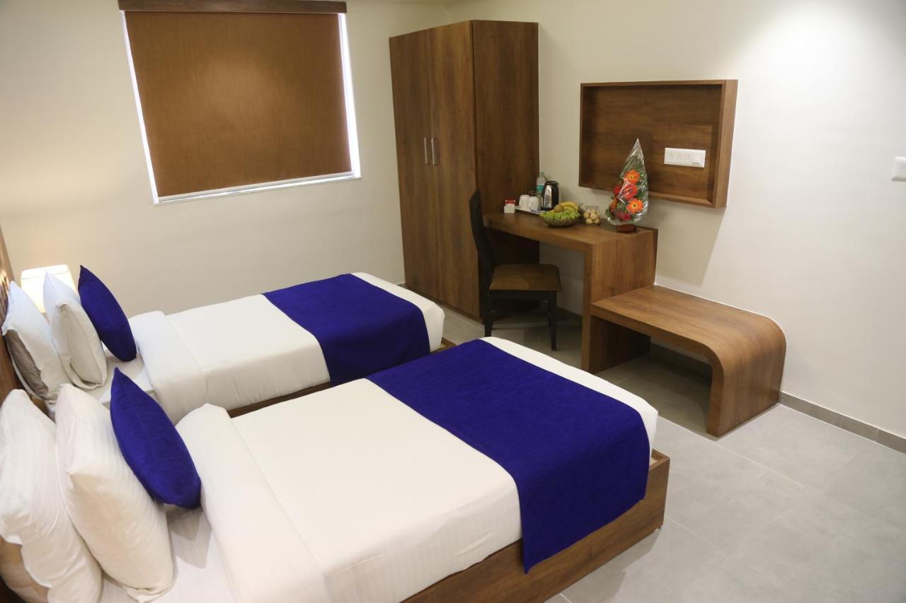Hotel Nova Pride Rajkot Ngoại thất bức ảnh