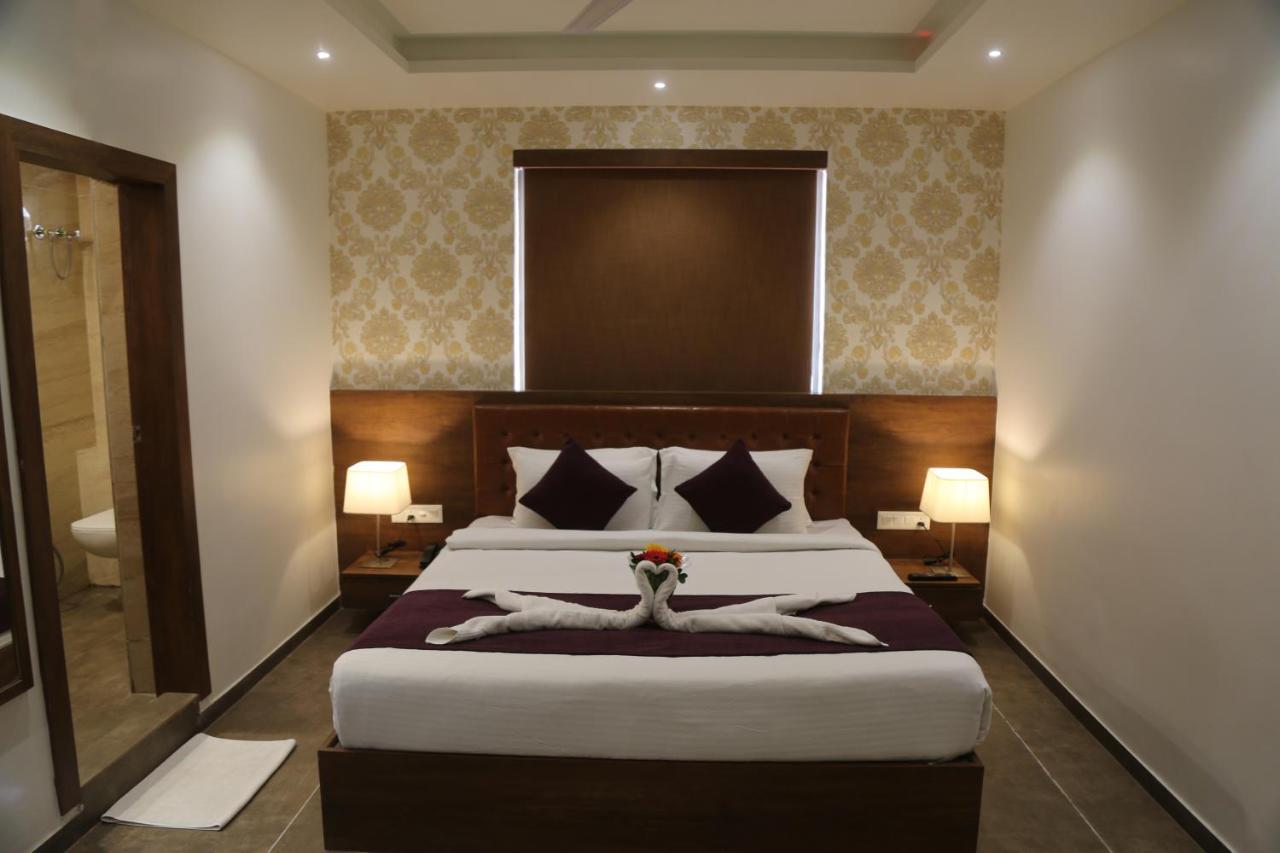 Hotel Nova Pride Rajkot Ngoại thất bức ảnh