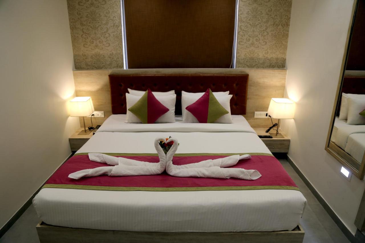 Hotel Nova Pride Rajkot Ngoại thất bức ảnh