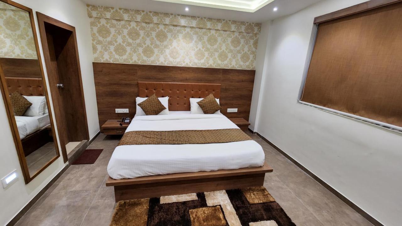Hotel Nova Pride Rajkot Ngoại thất bức ảnh