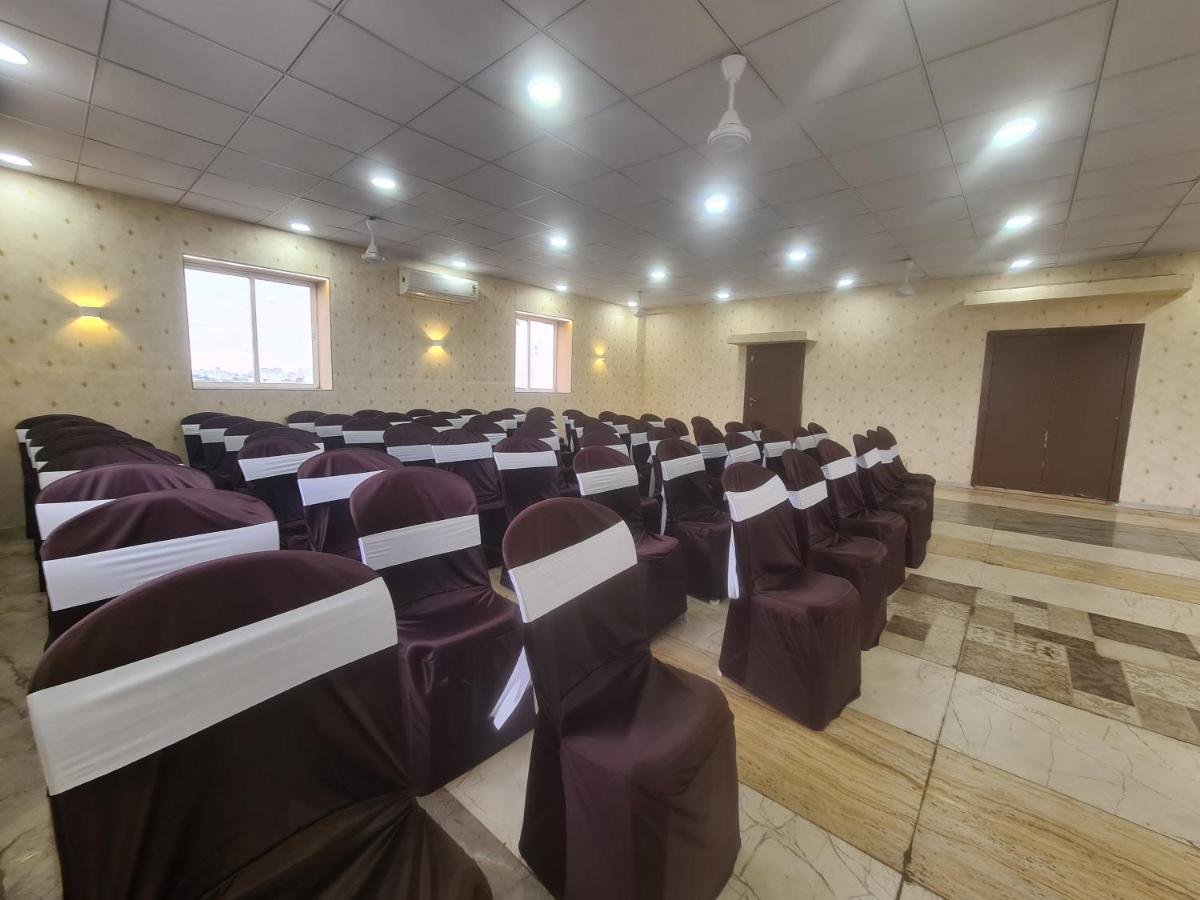 Hotel Nova Pride Rajkot Ngoại thất bức ảnh