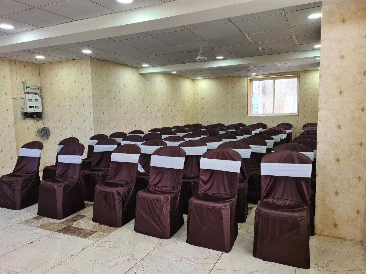 Hotel Nova Pride Rajkot Ngoại thất bức ảnh