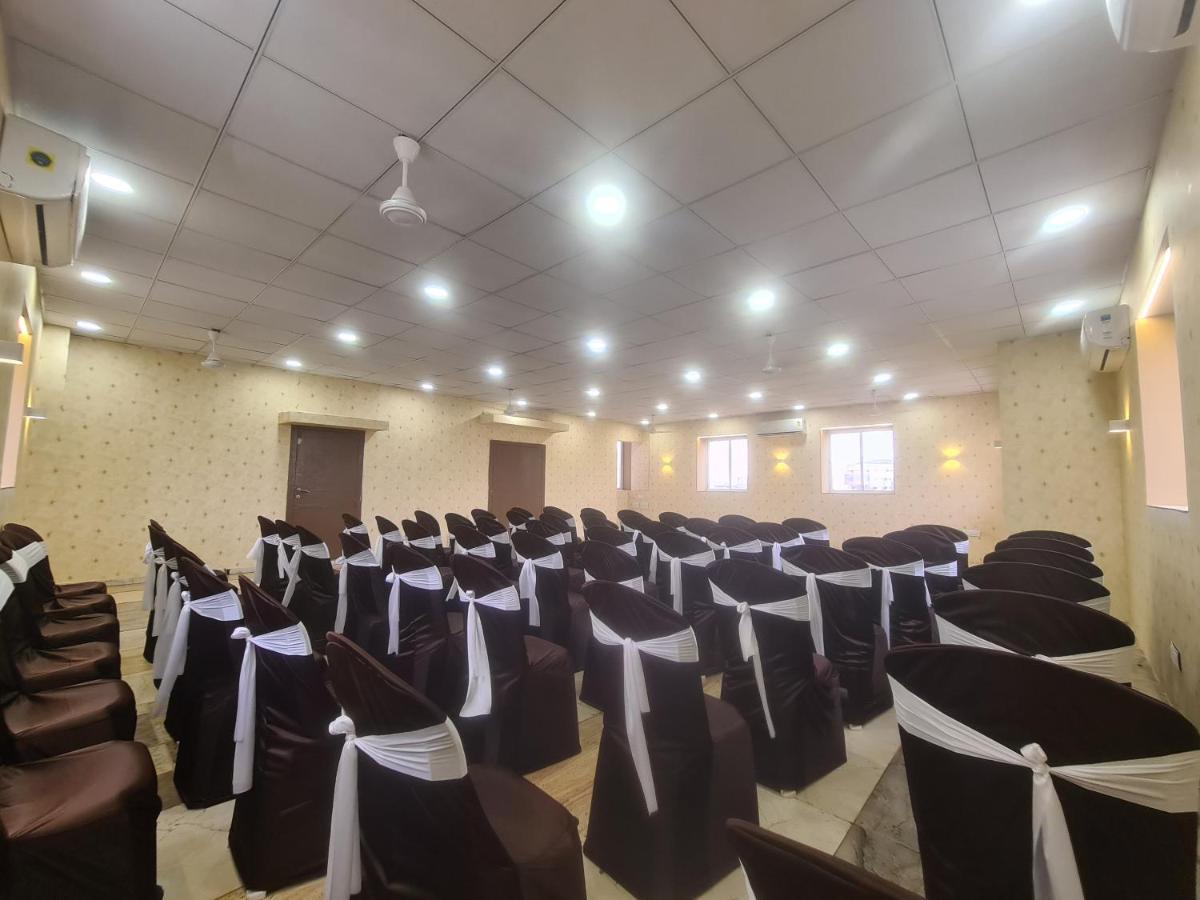 Hotel Nova Pride Rajkot Ngoại thất bức ảnh