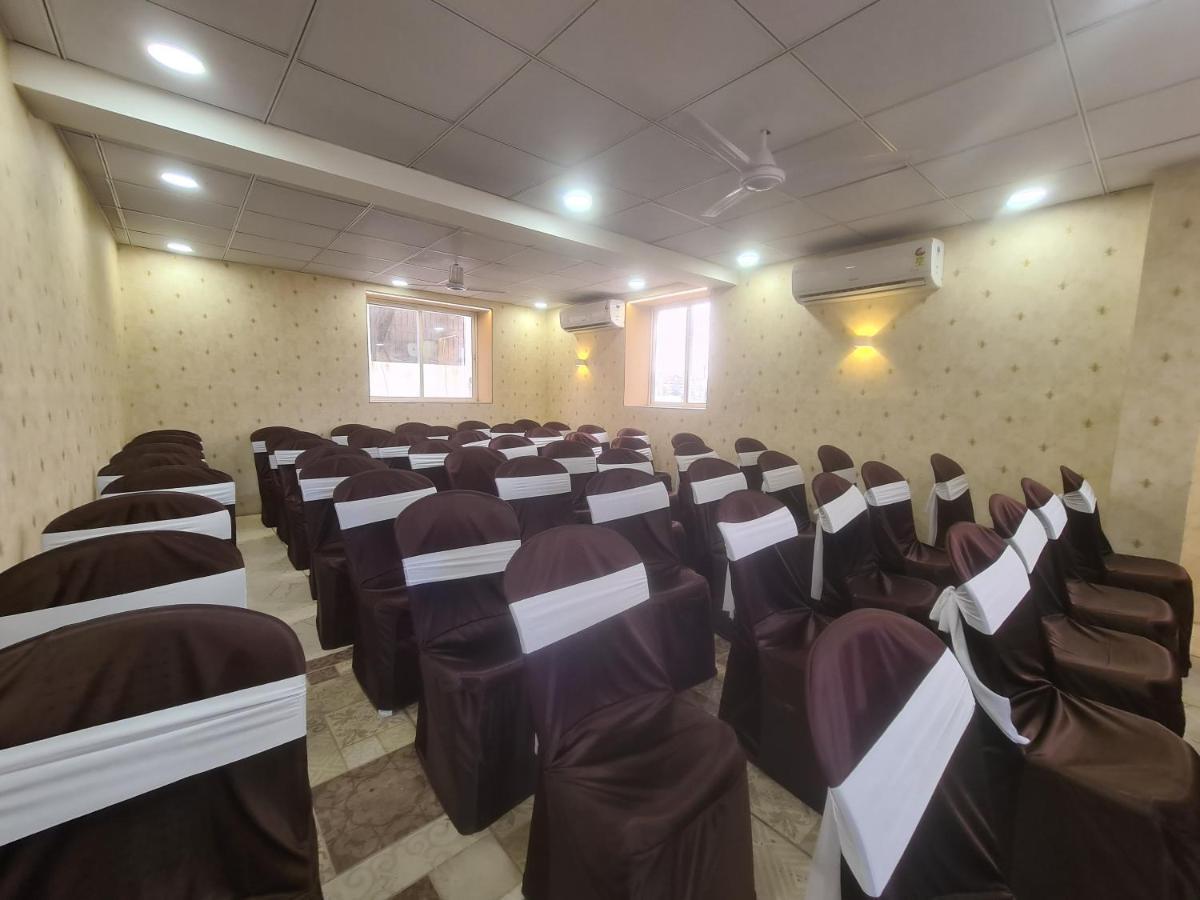 Hotel Nova Pride Rajkot Ngoại thất bức ảnh