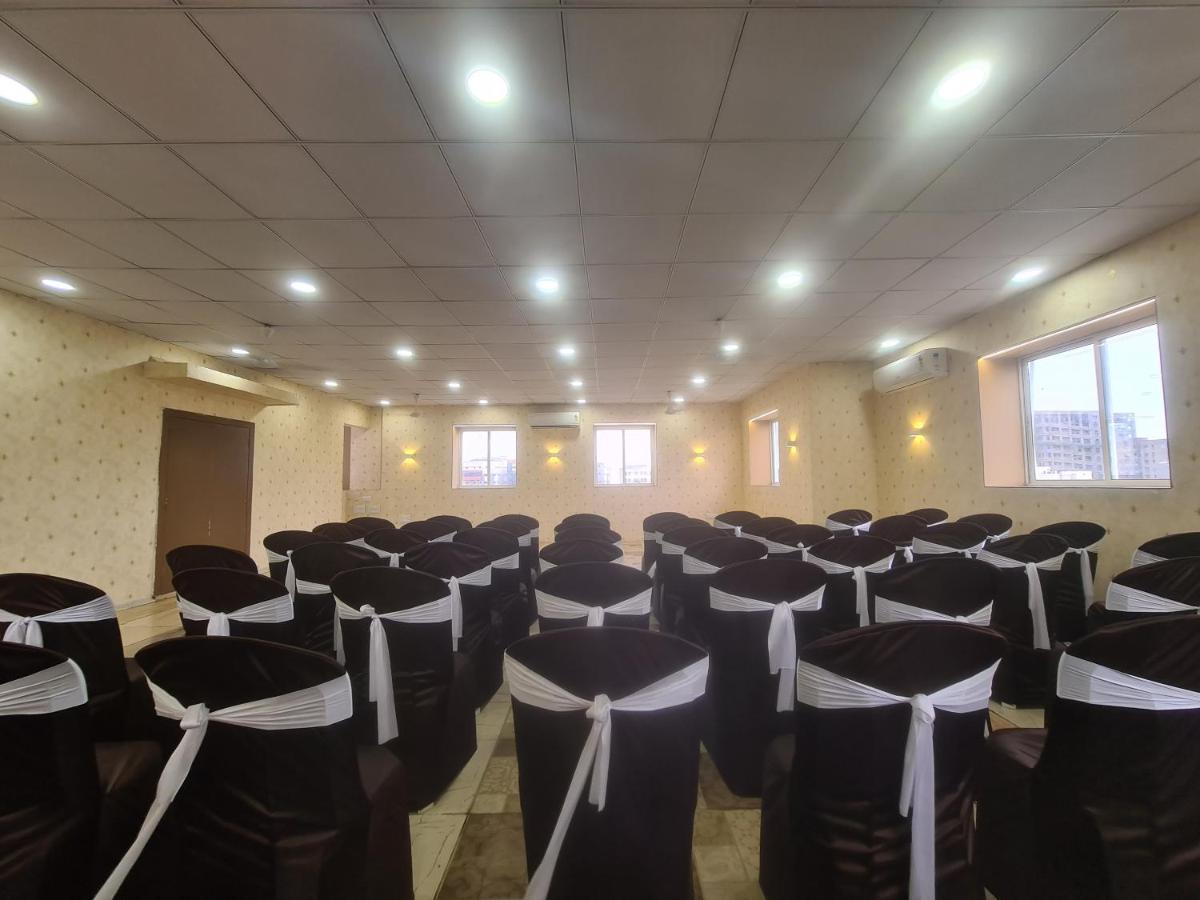 Hotel Nova Pride Rajkot Ngoại thất bức ảnh