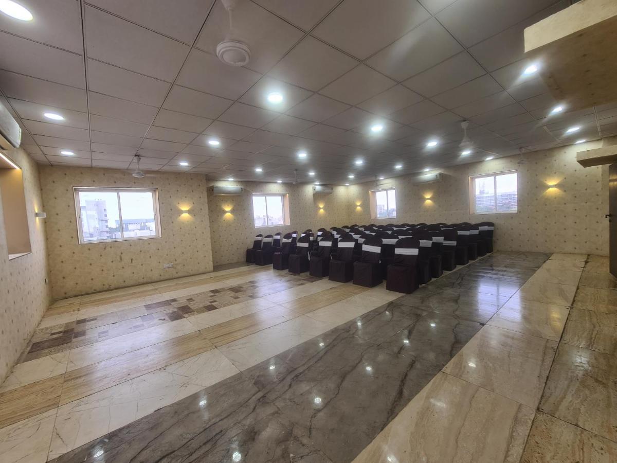 Hotel Nova Pride Rajkot Ngoại thất bức ảnh