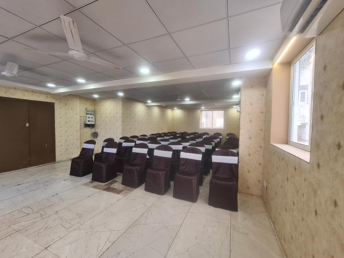 Hotel Nova Pride Rajkot Ngoại thất bức ảnh