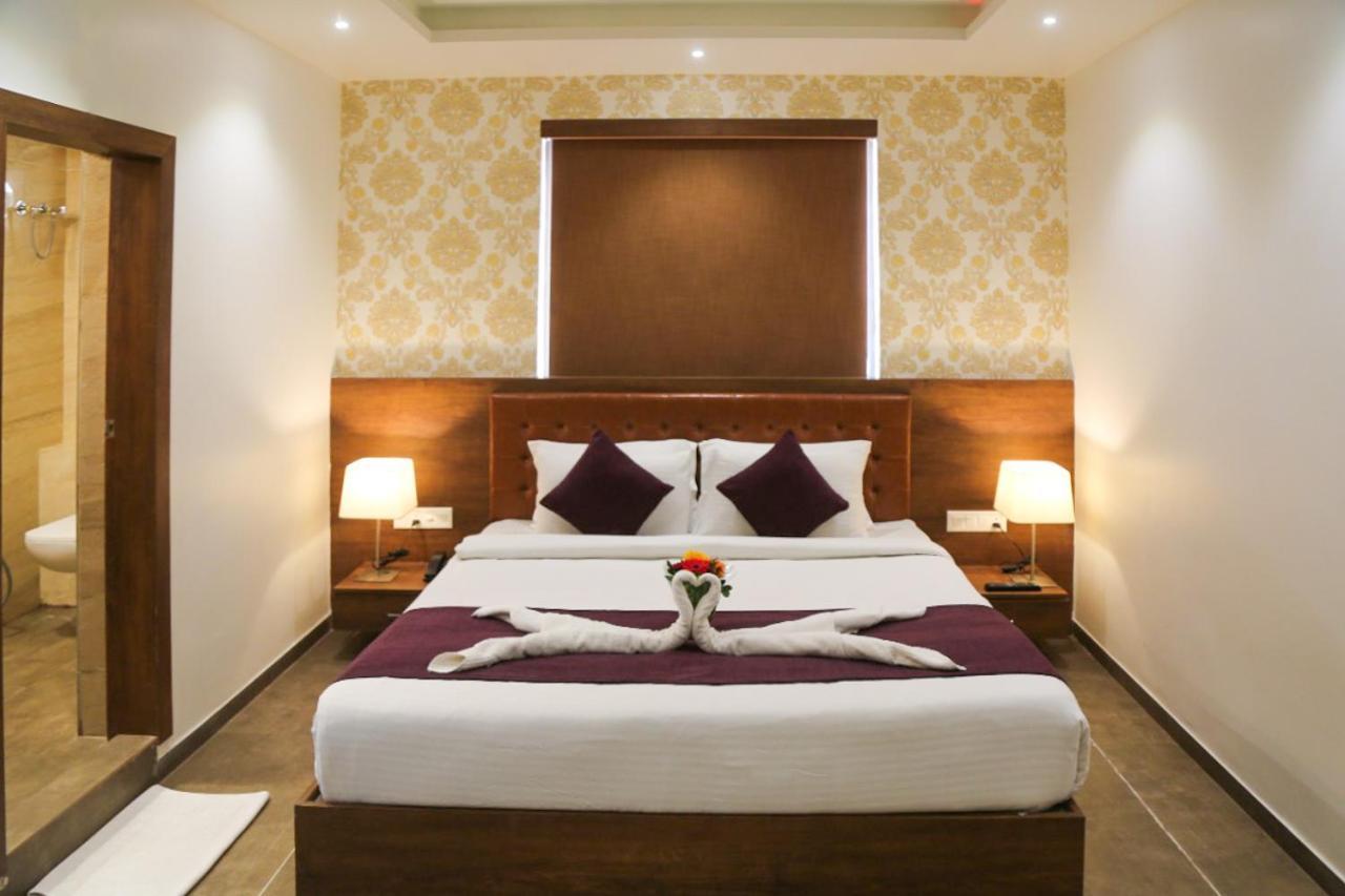 Hotel Nova Pride Rajkot Ngoại thất bức ảnh