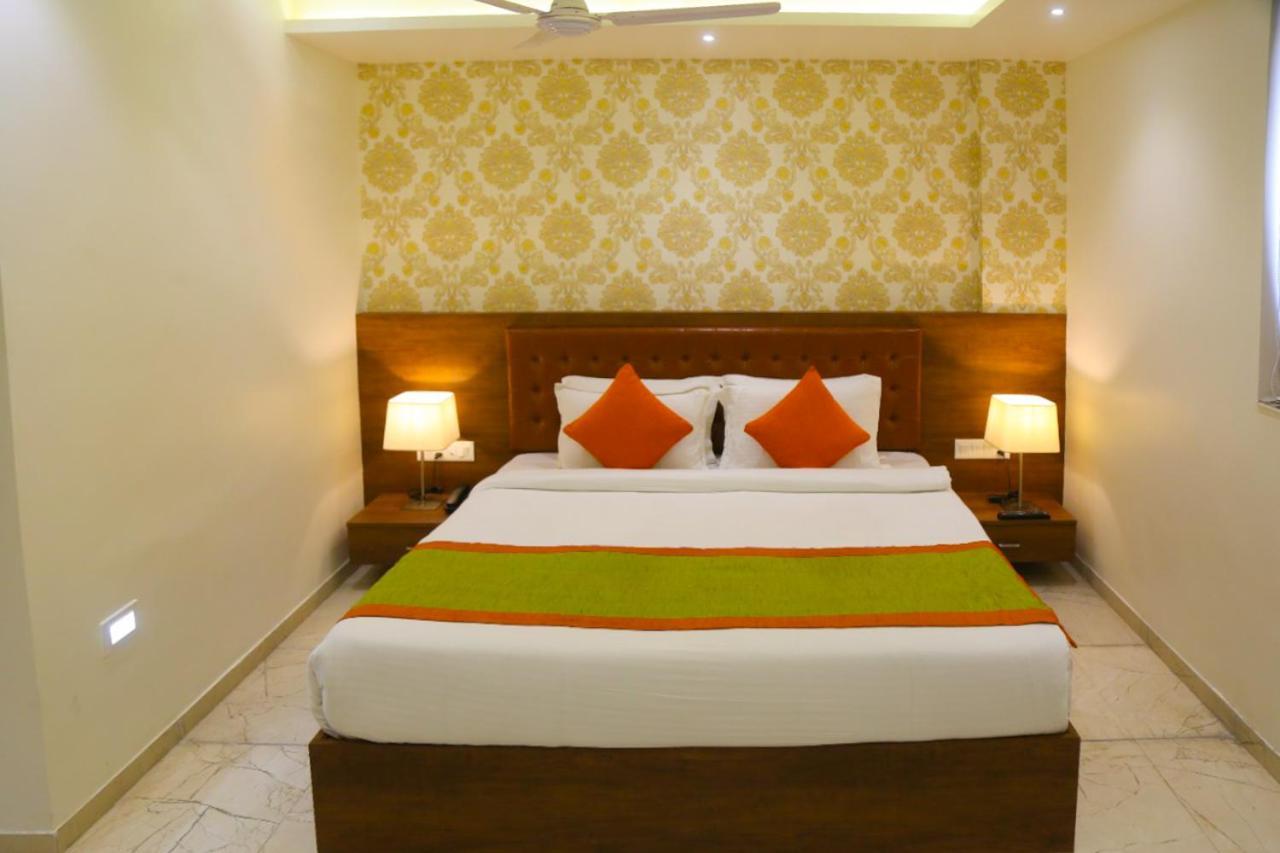 Hotel Nova Pride Rajkot Ngoại thất bức ảnh