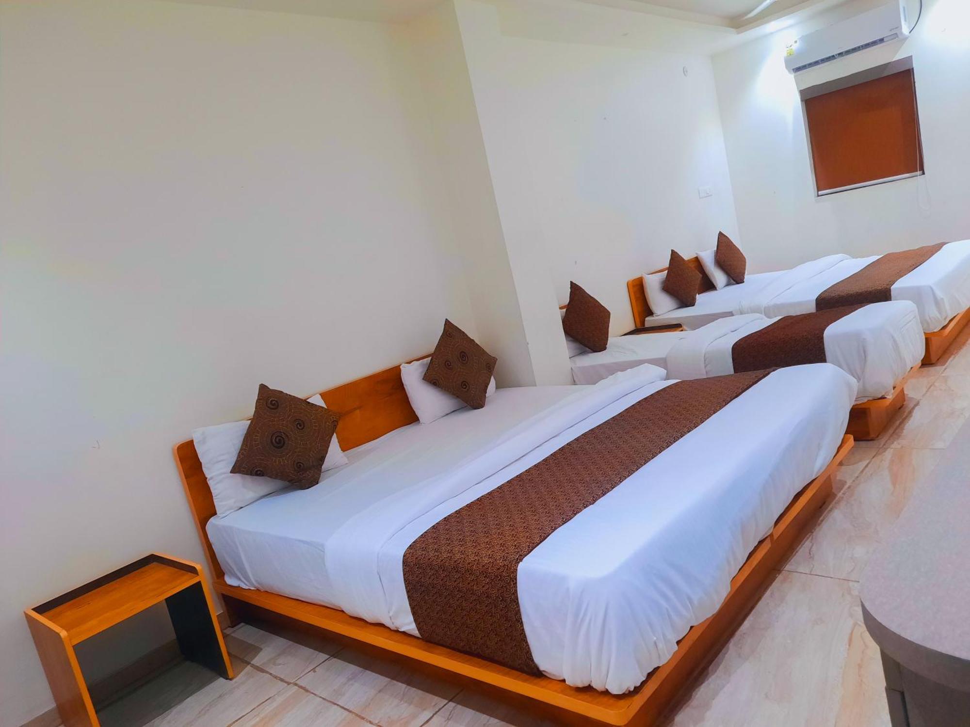 Hotel Nova Pride Rajkot Ngoại thất bức ảnh