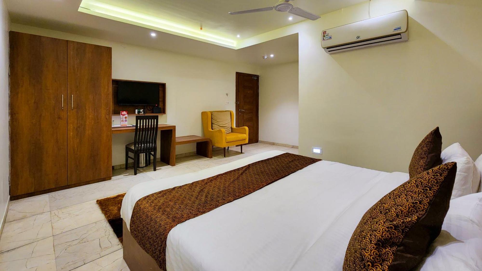 Hotel Nova Pride Rajkot Ngoại thất bức ảnh