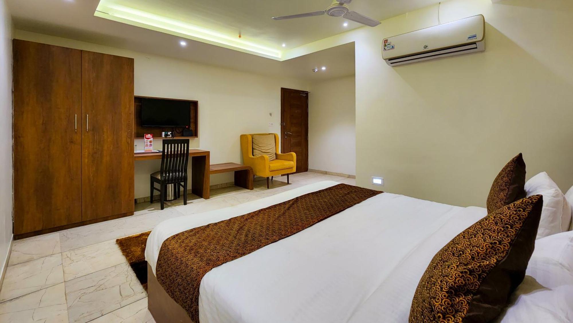 Hotel Nova Pride Rajkot Ngoại thất bức ảnh