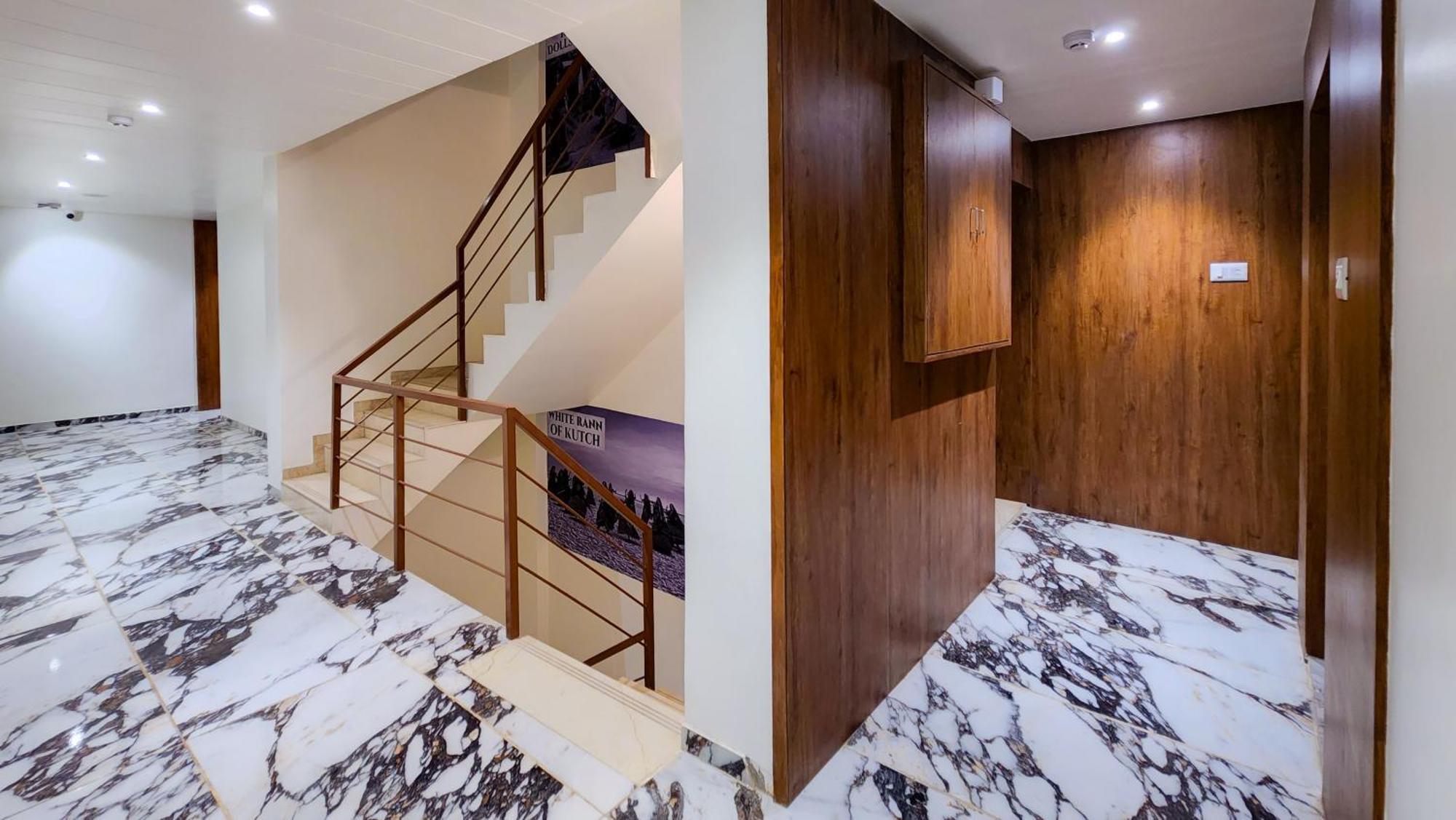 Hotel Nova Pride Rajkot Ngoại thất bức ảnh