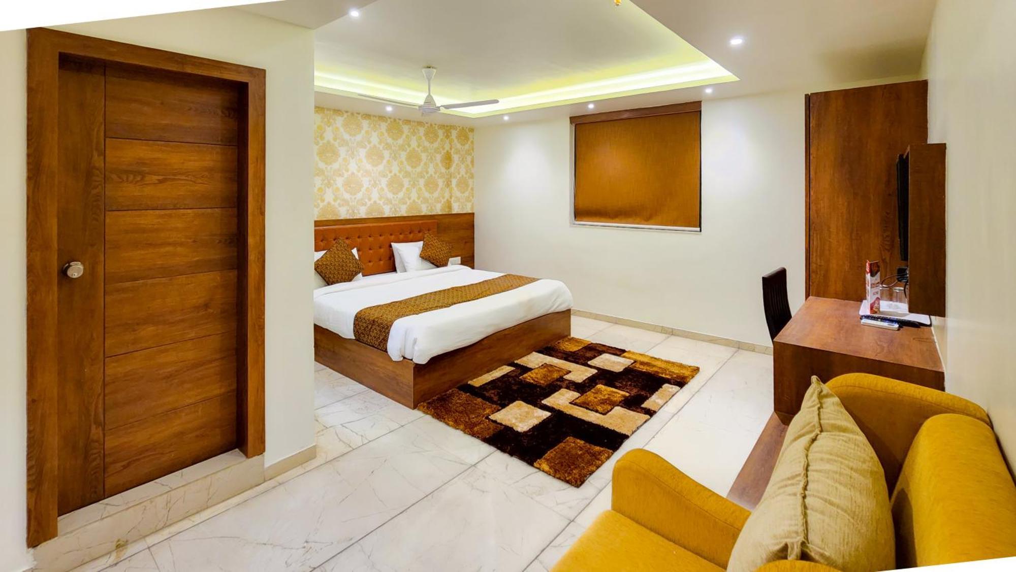 Hotel Nova Pride Rajkot Ngoại thất bức ảnh