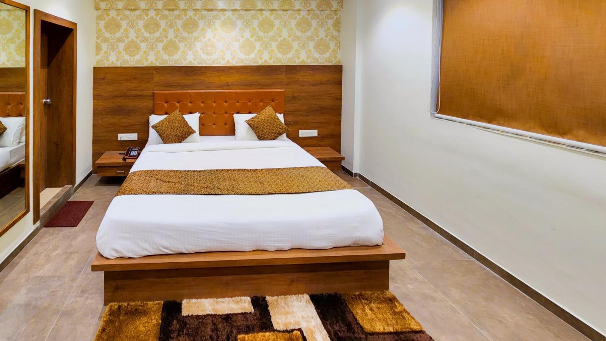 Hotel Nova Pride Rajkot Ngoại thất bức ảnh