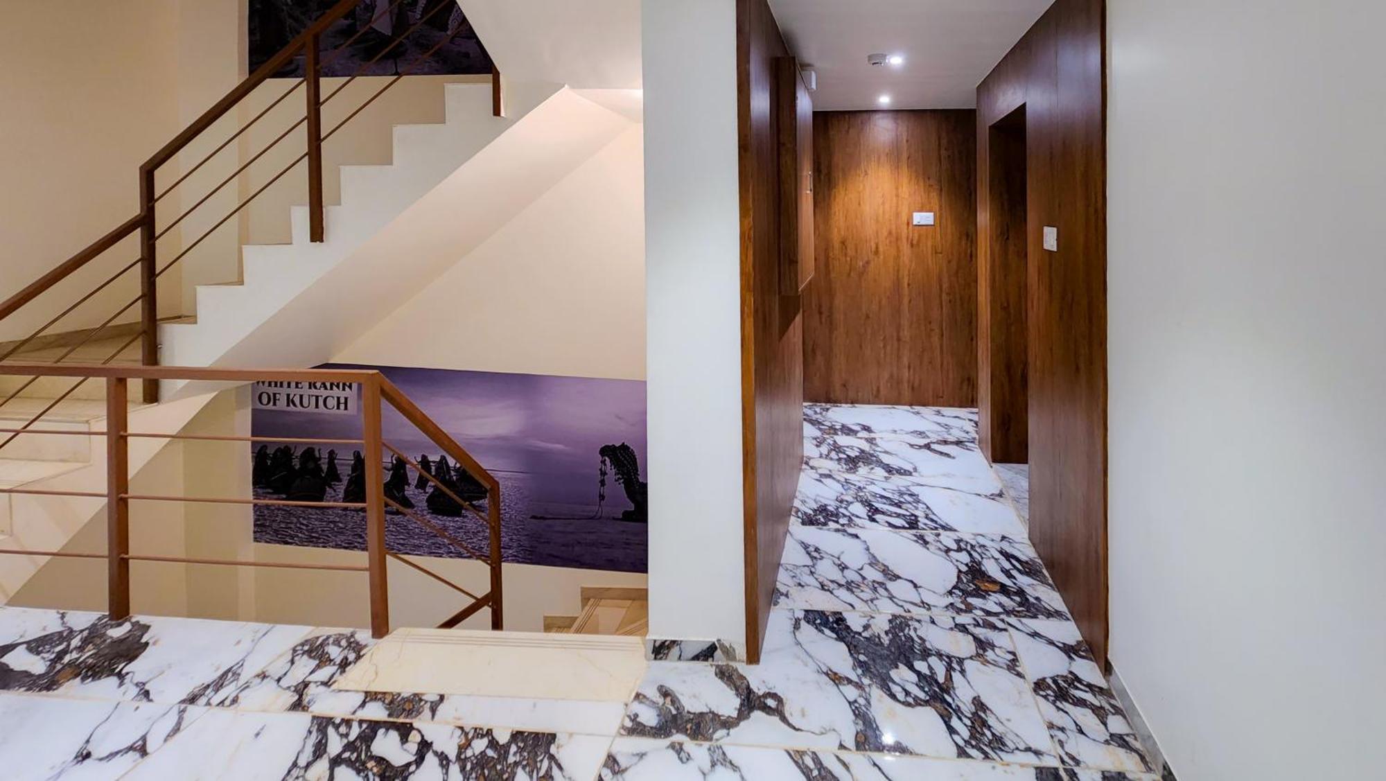 Hotel Nova Pride Rajkot Ngoại thất bức ảnh