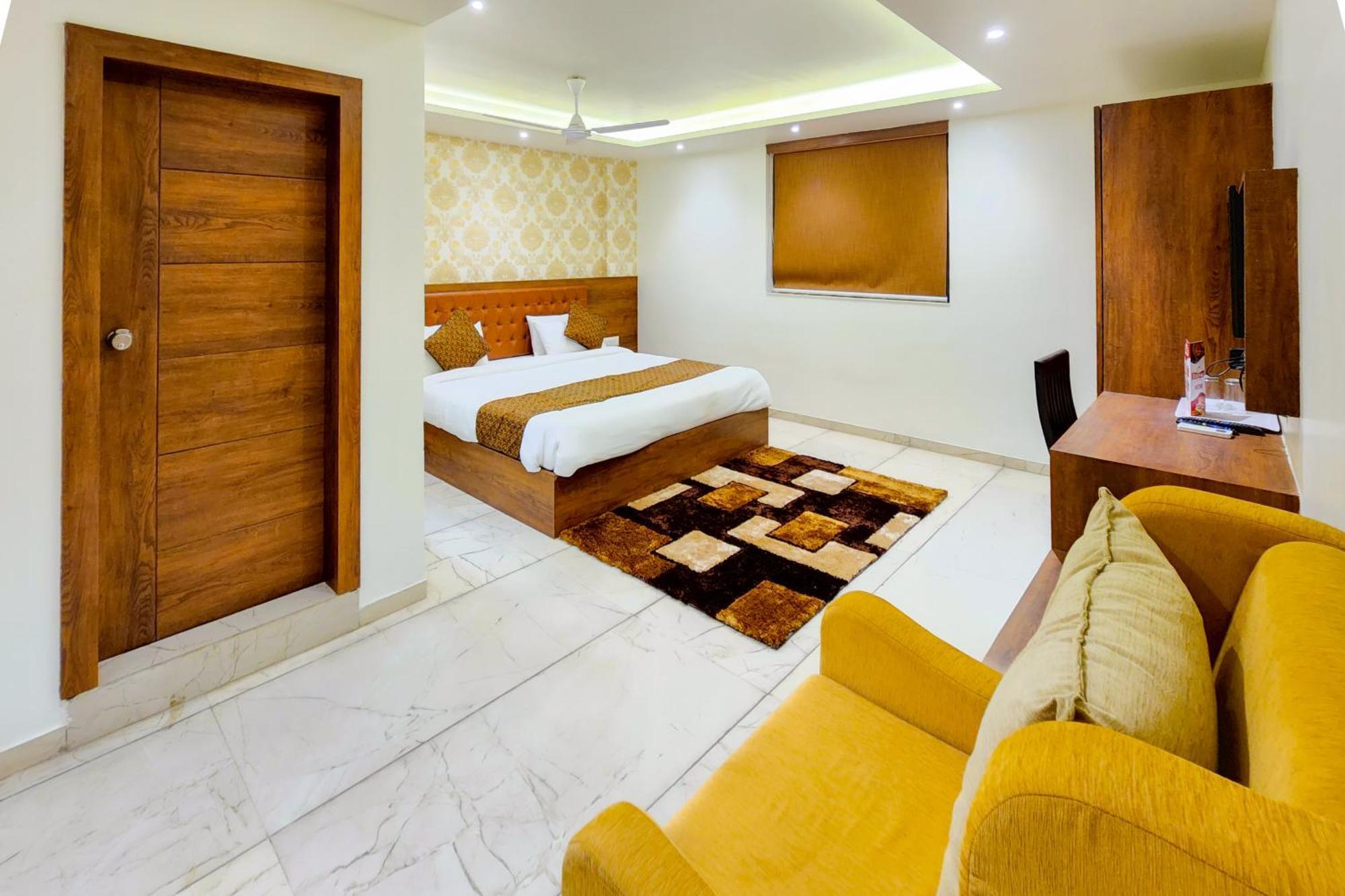 Hotel Nova Pride Rajkot Ngoại thất bức ảnh