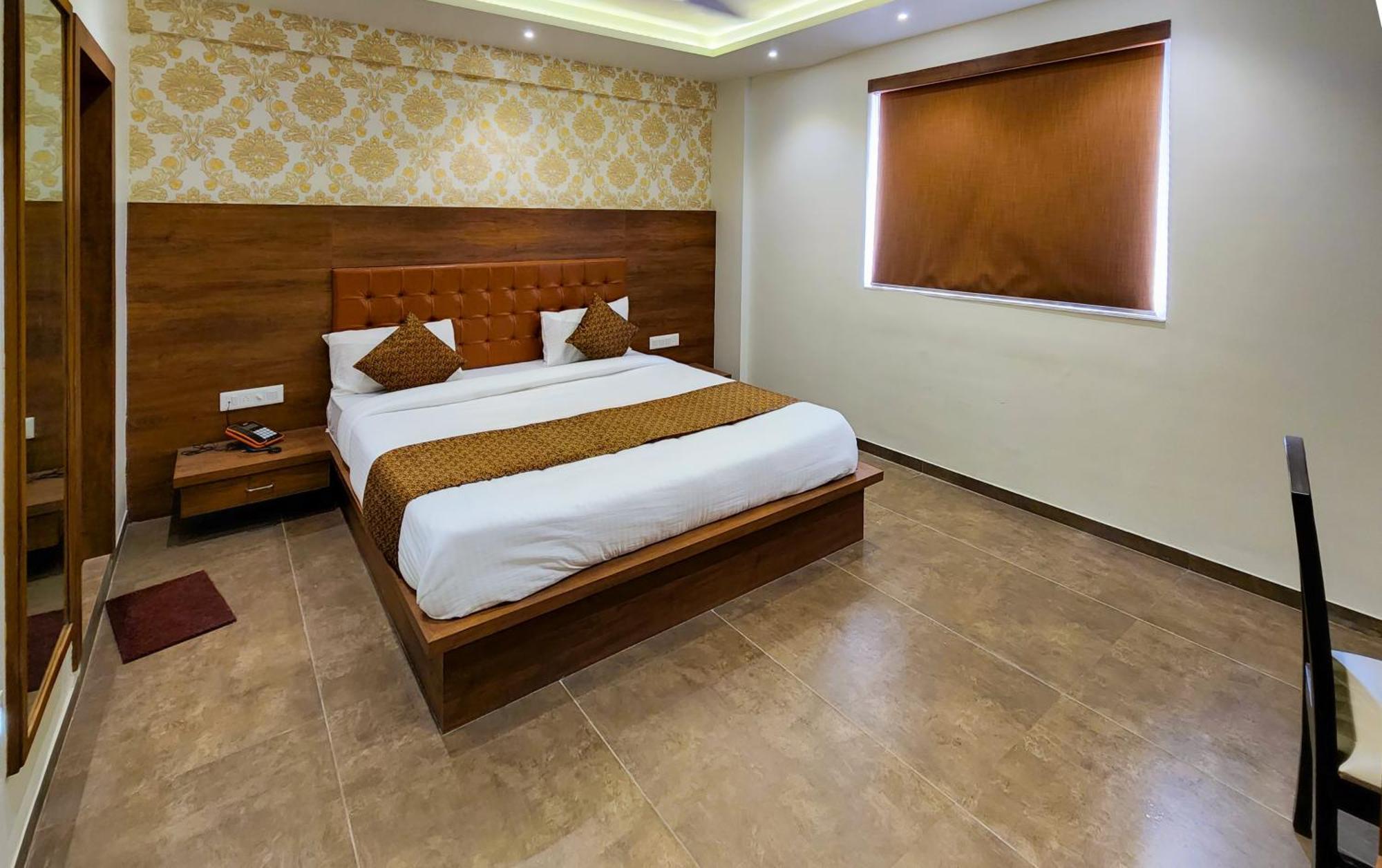 Hotel Nova Pride Rajkot Ngoại thất bức ảnh