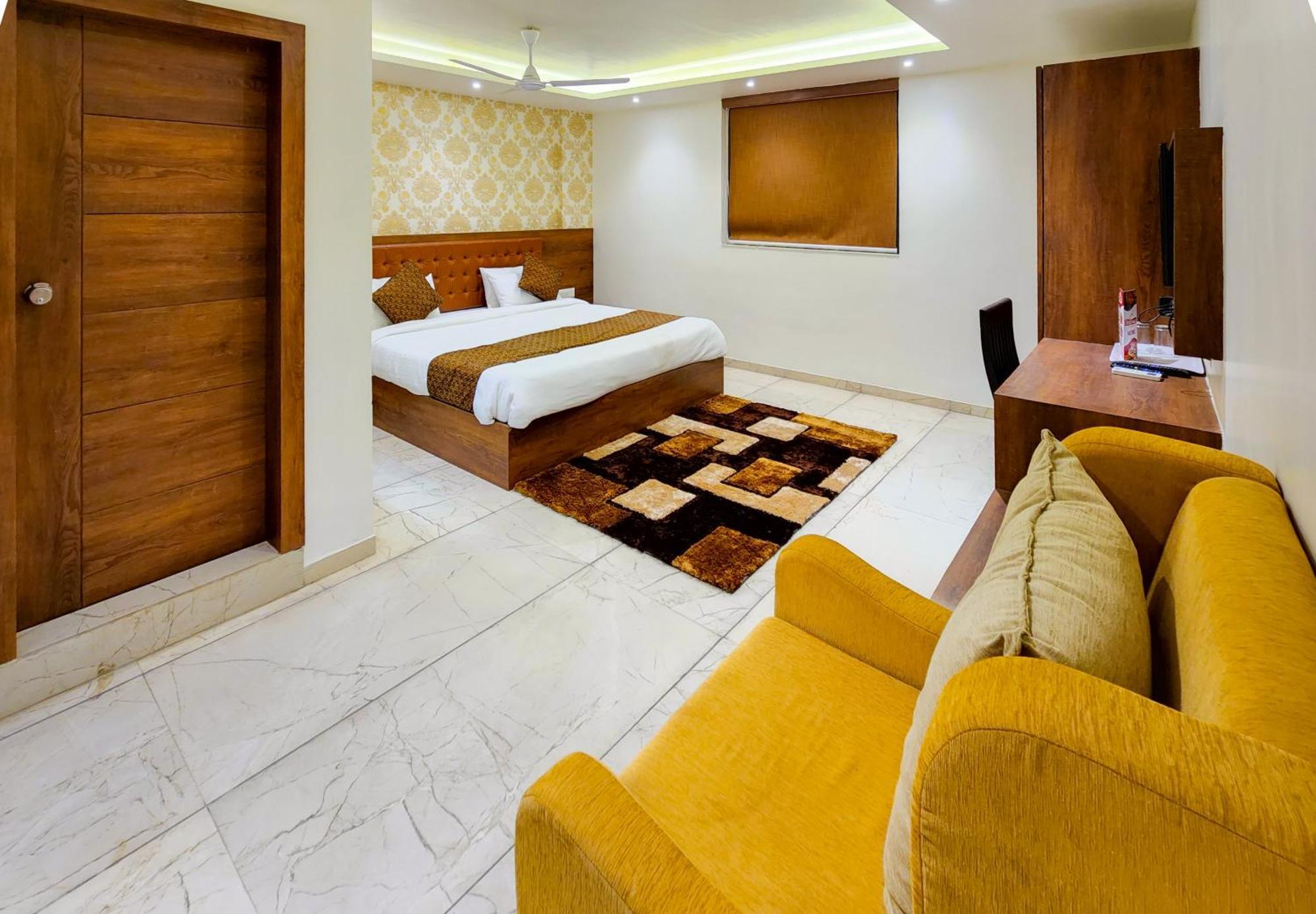 Hotel Nova Pride Rajkot Ngoại thất bức ảnh